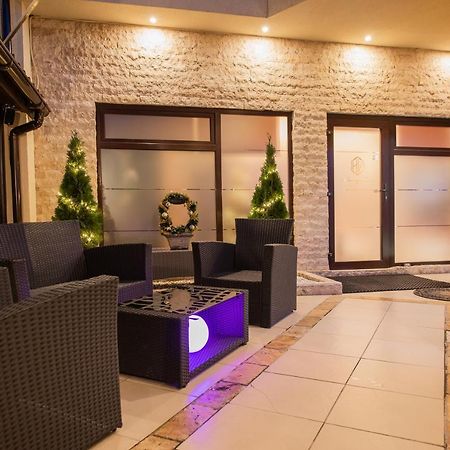 H & V Residence - Diamond Bungalow Apartment Arad Exteriör bild