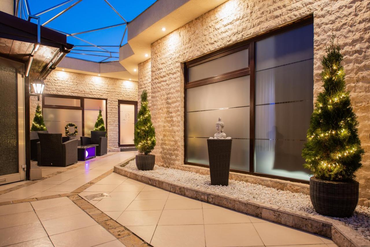H & V Residence - Diamond Bungalow Apartment Arad Exteriör bild