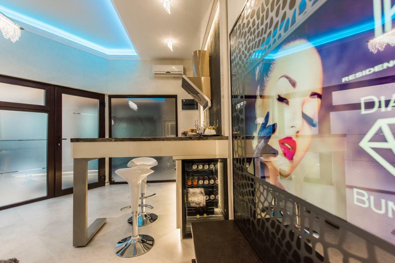 H & V Residence - Diamond Bungalow Apartment Arad Exteriör bild