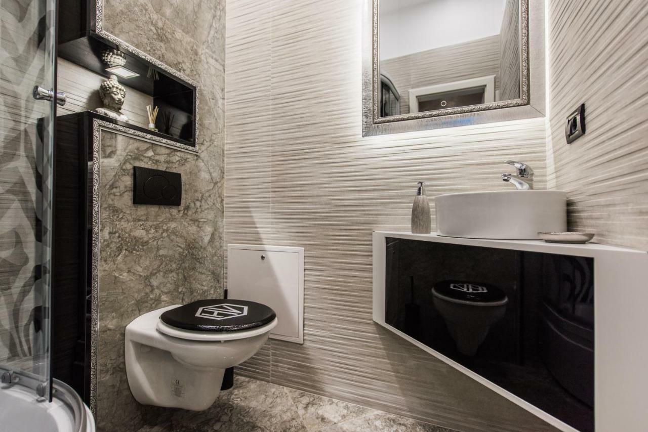 H & V Residence - Diamond Bungalow Apartment Arad Exteriör bild