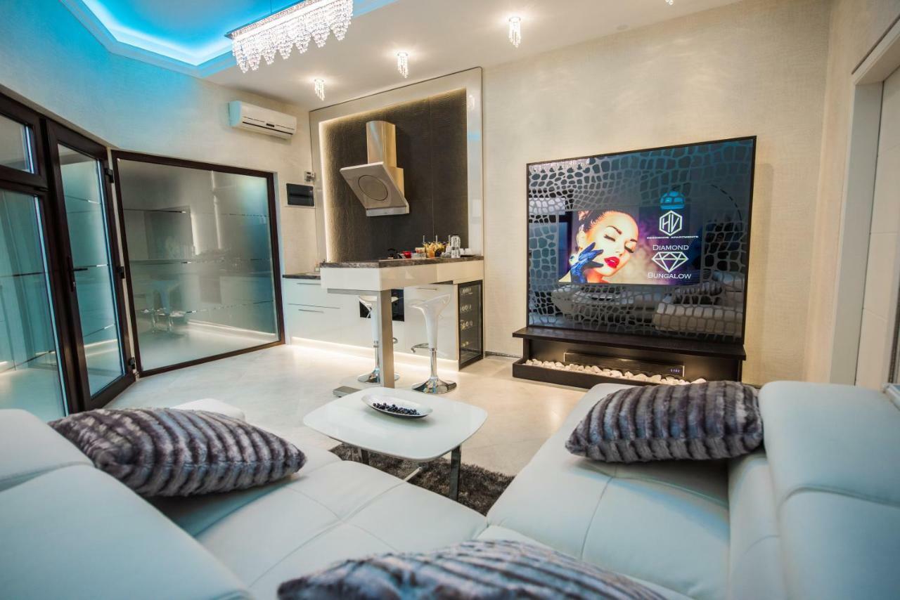 H & V Residence - Diamond Bungalow Apartment Arad Exteriör bild