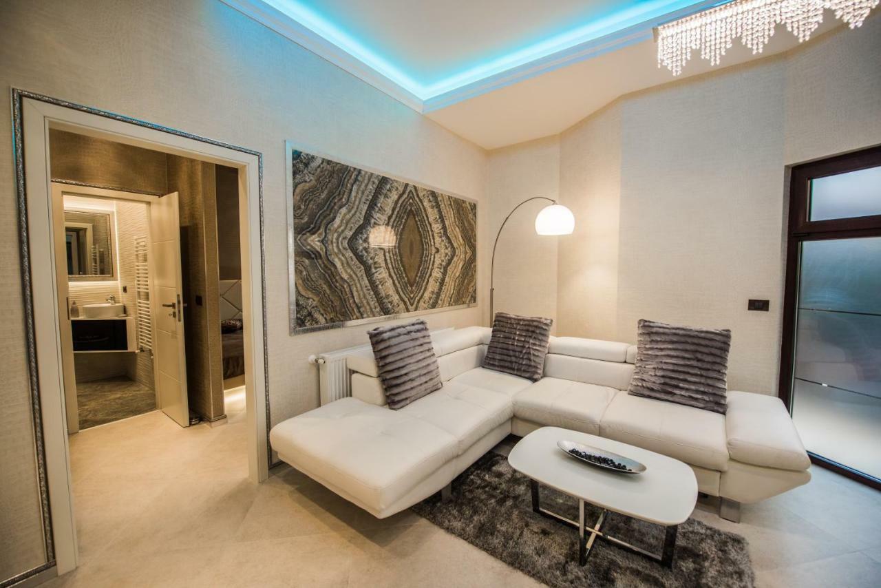 H & V Residence - Diamond Bungalow Apartment Arad Exteriör bild