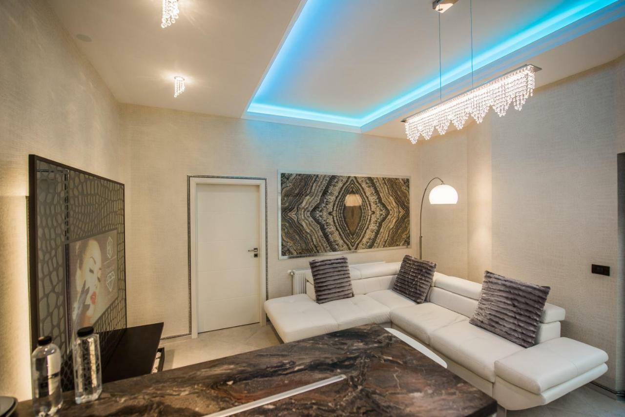 H & V Residence - Diamond Bungalow Apartment Arad Exteriör bild