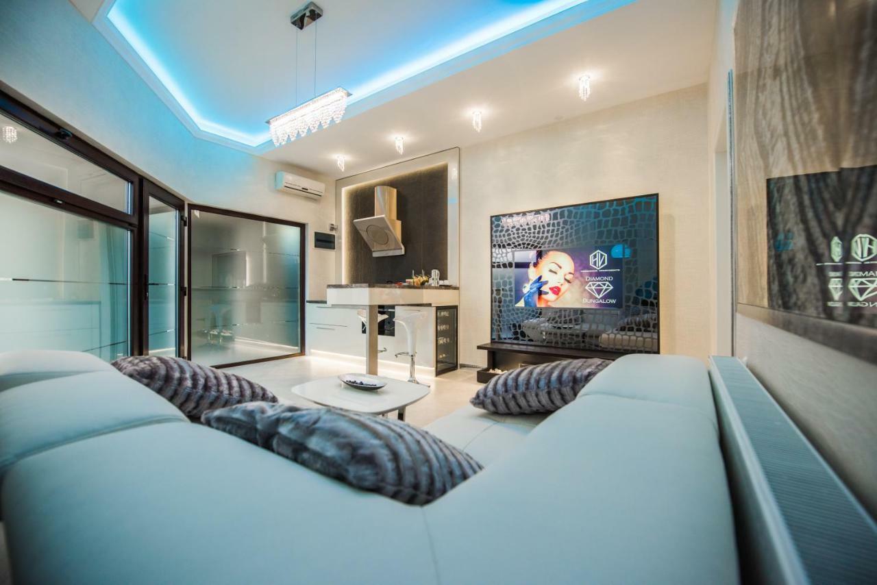 H & V Residence - Diamond Bungalow Apartment Arad Exteriör bild