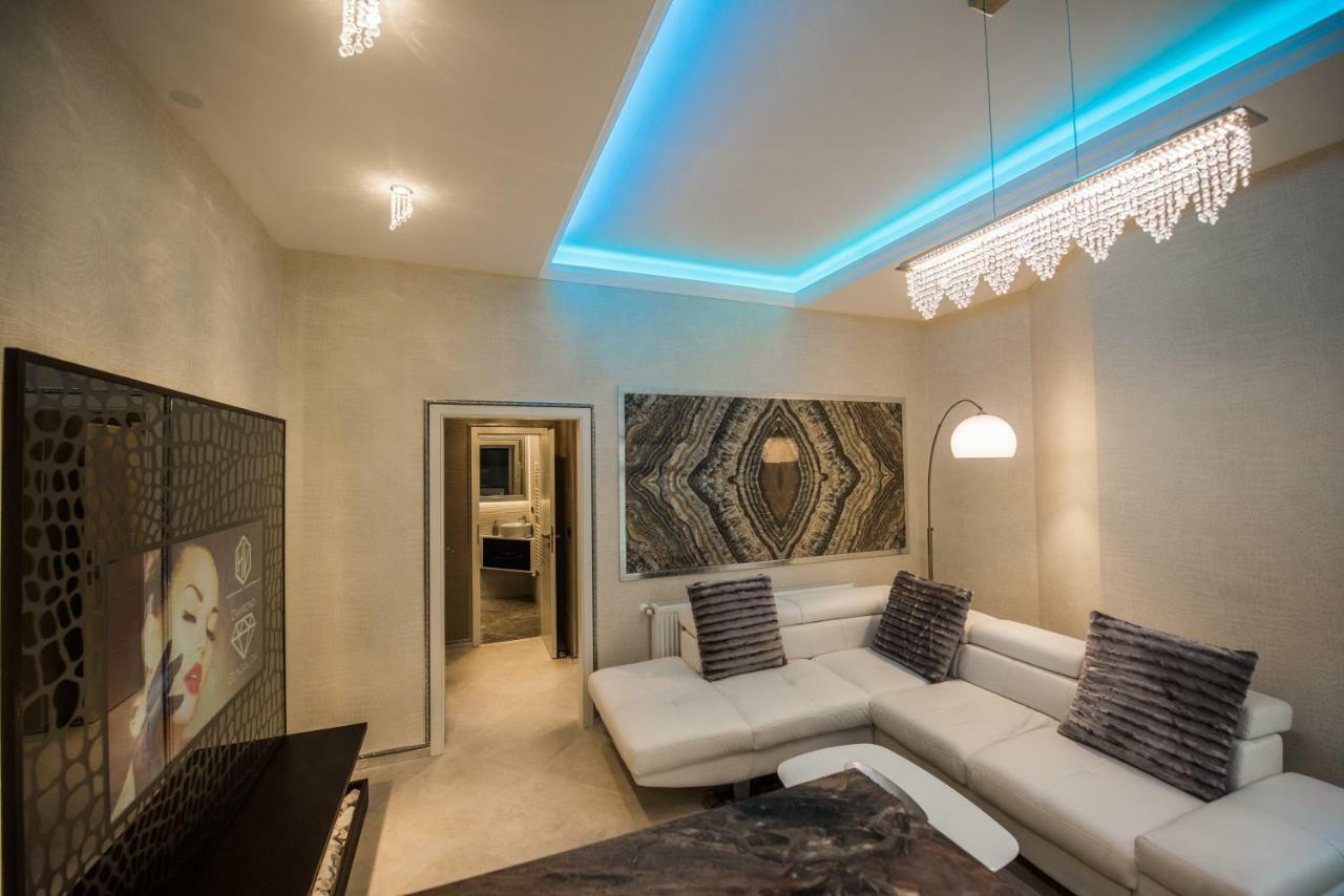 H & V Residence - Diamond Bungalow Apartment Arad Exteriör bild