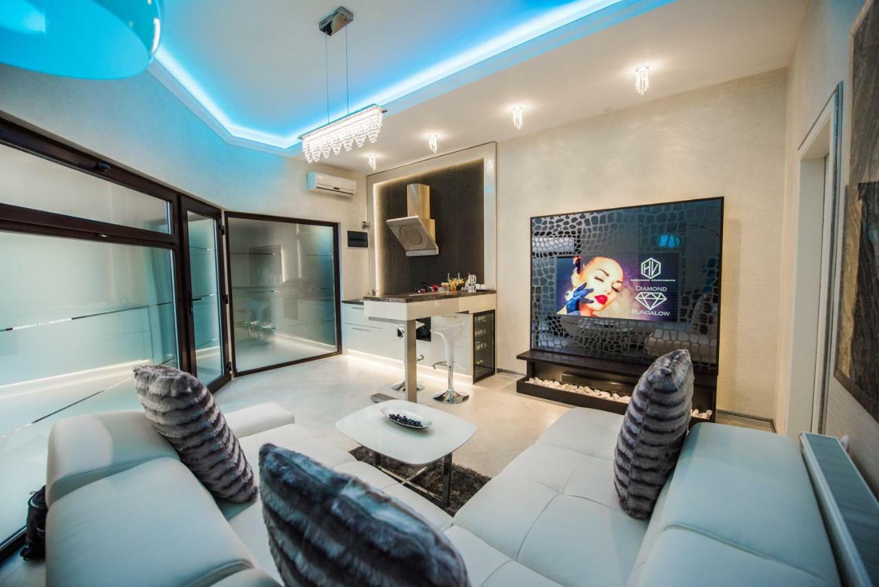 H & V Residence - Diamond Bungalow Apartment Arad Exteriör bild