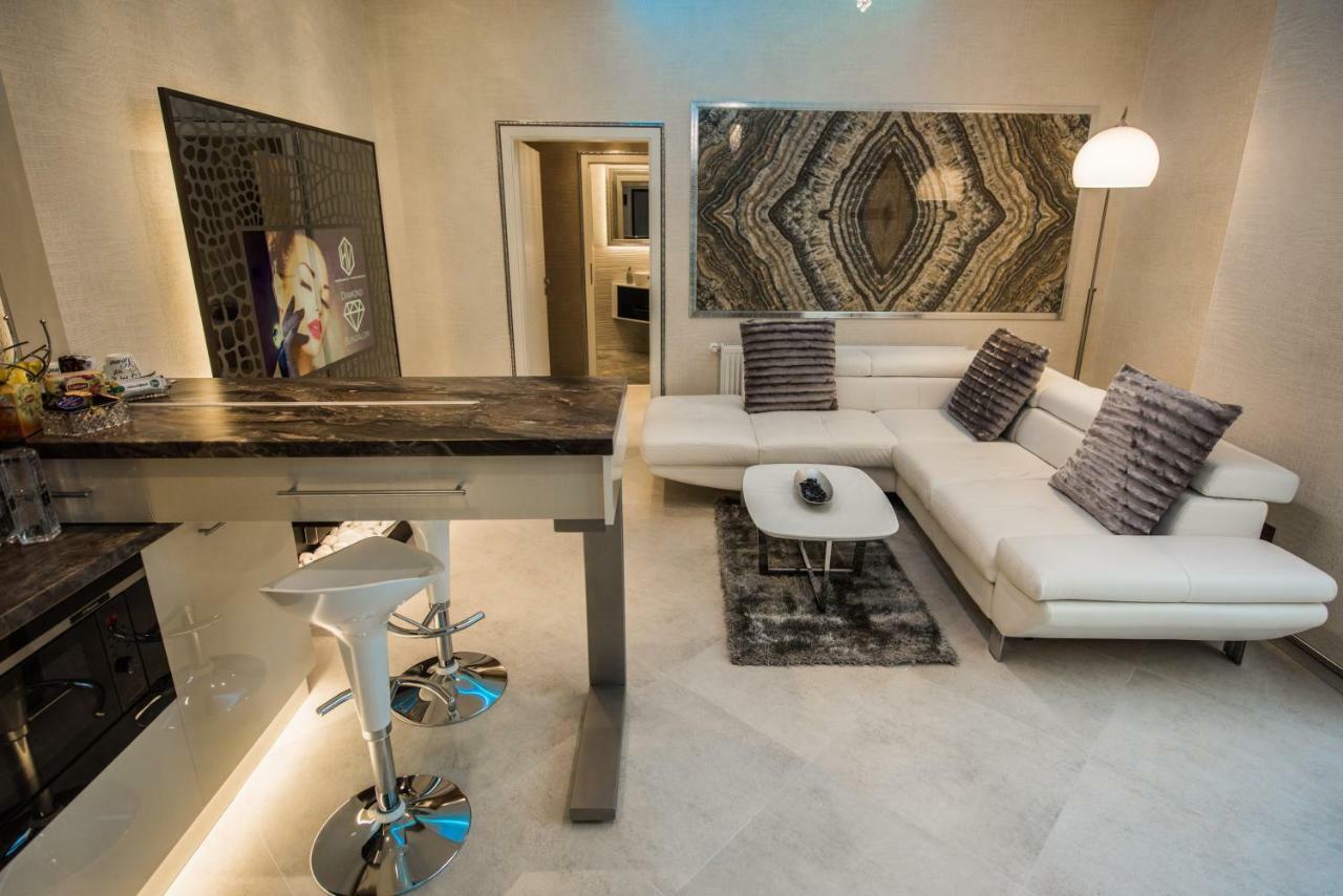 H & V Residence - Diamond Bungalow Apartment Arad Exteriör bild